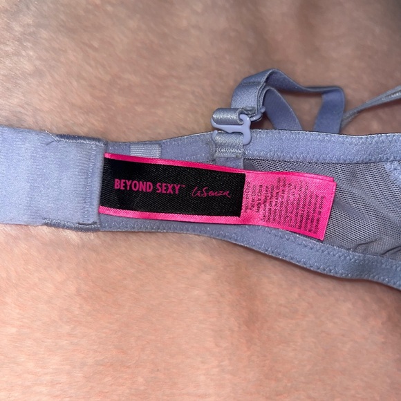 2 for $40 Victoria's Secret Lace Bra - Picture 8 of 10